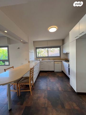 דירה, בן יהודה 34, הרצליה הצעירה, הרצליה