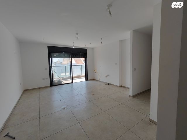 דירה, כובשי החרמון, שעריים, רחובות