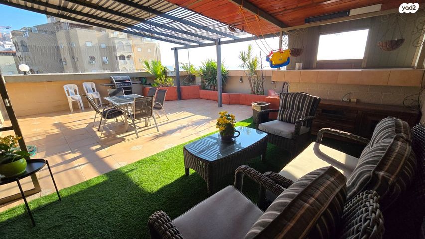 גג/ פנטהאוז, לוד