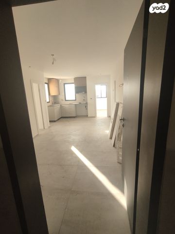 דירה, שדרות המגינים, שער פלמר, תחנת רכבת השמונה, חיפה