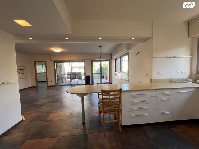 דירה, בן יהודה 34, הרצליה הצעירה, הרצליה