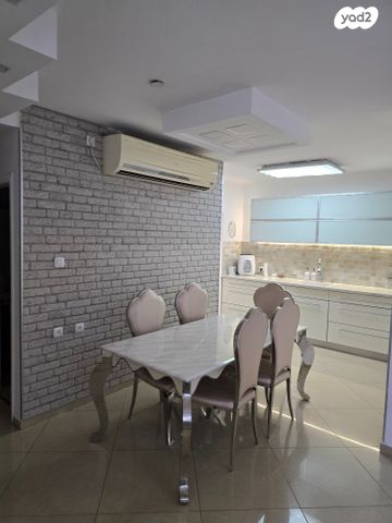 גג/ פנטהאוז, לוד