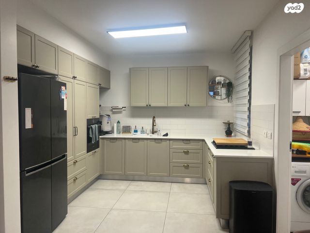 דירה, האישה העברייה, כרמי גת, קרית גת