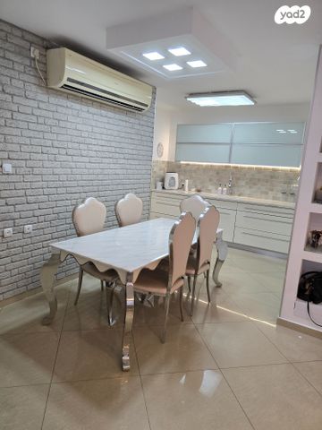 גג/ פנטהאוז, לוד