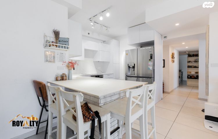 דירה, שייקה אופיר, פסגות אפק, ראש העין