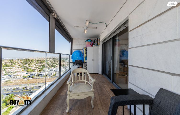 דירה, שייקה אופיר, פסגות אפק, ראש העין