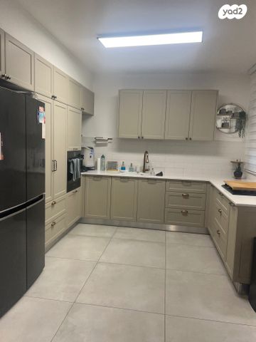 דירה, האישה העברייה, כרמי גת, קרית גת