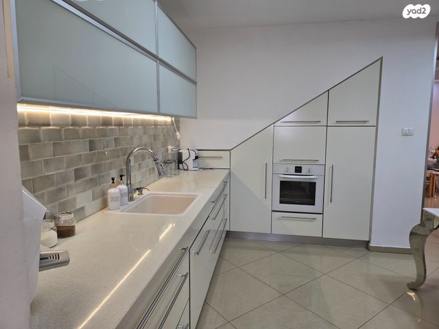 גג/ פנטהאוז, לוד