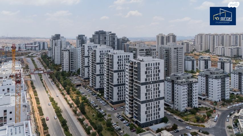 דירה, דליה רביקוביץ', פסגות אפק, ראש העין