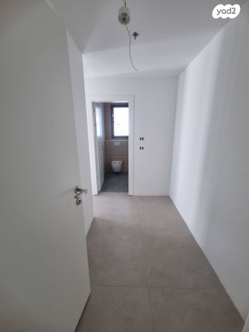 דירה, יונה וולך 7, גרין פארק החדשה, הוד השרון