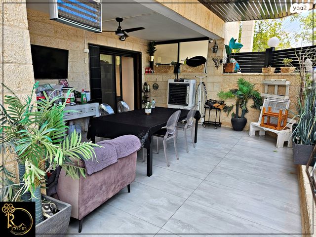 דירת גן, האלמוג, נופי סלע, מעלה אדומים