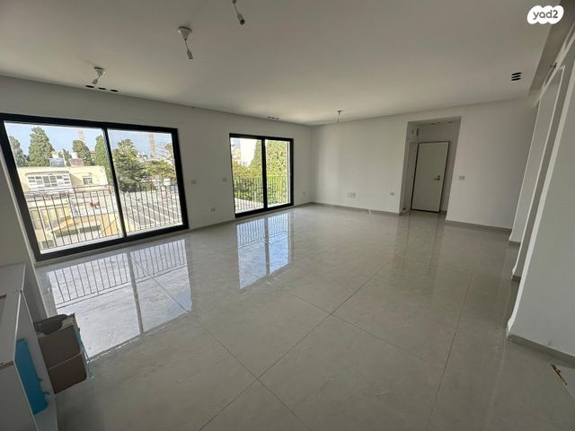 דירה, שדרות ודג'ווד, מרכז הכרמל, חיפה