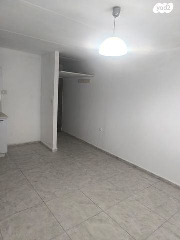 דירה, שלום עליכם, צור שלום, קרית ביאליק