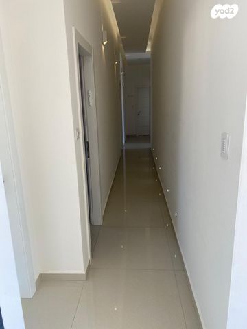 גג/ פנטהאוז, העונות - בבניה, רובע 11, אילת