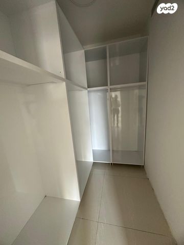 דירה, שדרות ודג'ווד, מרכז הכרמל, חיפה