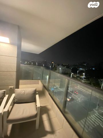 דירה, הרב ניסנבאום 37, בת ים