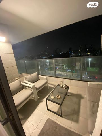 דירה, הרב ניסנבאום 37, בת ים