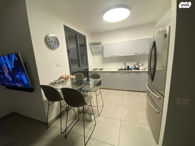 דירה, הרב ניסנבאום 37, בת ים