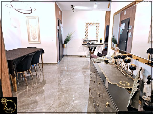 דירת גן, האלמוג, נופי סלע, מעלה אדומים