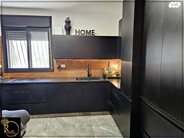 דירת גן, האלמוג, נופי סלע, מעלה אדומים