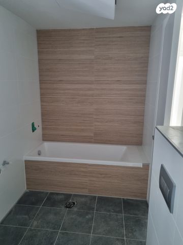 דירה, יונה וולך 7, גרין פארק החדשה, הוד השרון