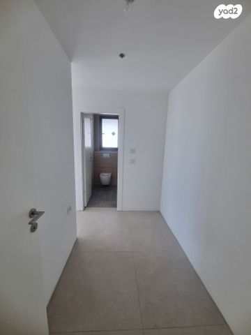 דירה, יונה וולך 7, גרין פארק החדשה, הוד השרון