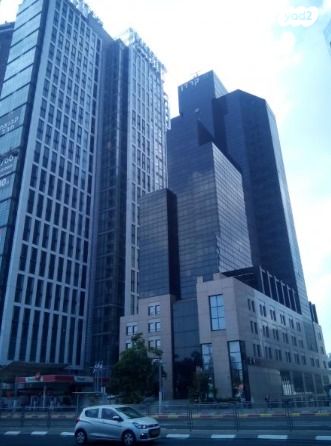 מונטיפיורי, הרכבת