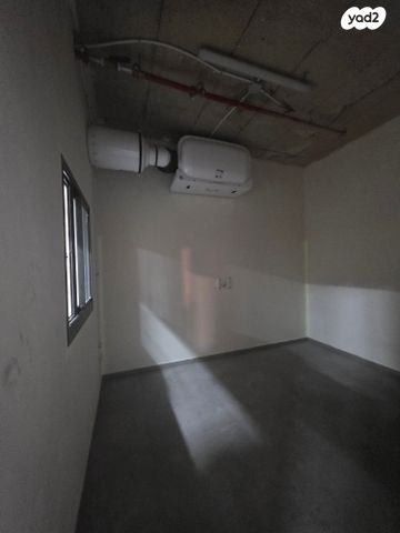 חנויות/ שטח מסחרי, הירקון 18, כרם התימנים, תל אביב יפו