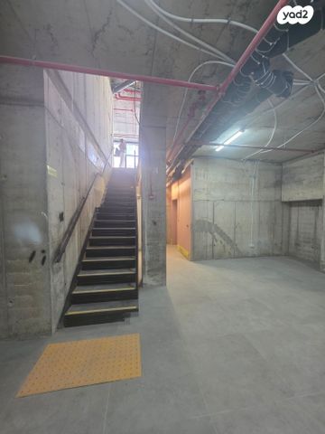חנויות/ שטח מסחרי, הירקון 18, כרם התימנים, תל אביב יפו