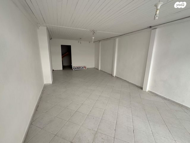 חנויות/ שטח מסחרי, כיאט, שער פלמר, תחנת רכבת השמונה, חיפה