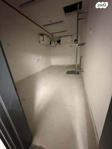 מחסנים, פתח תקווה