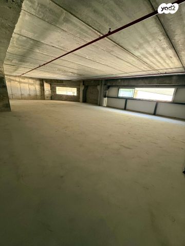 מחסנים, פתח תקווה