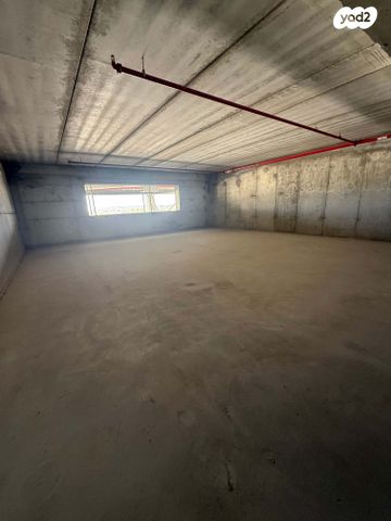 מחסנים, פתח תקווה