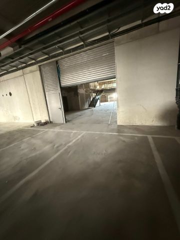 מחסנים, פתח תקווה