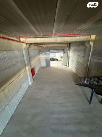 מחסנים, פתח תקווה