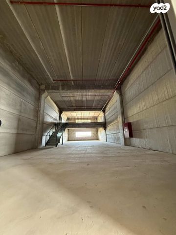 מחסנים, פתח תקווה