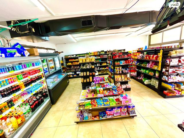 חנויות/ שטח מסחרי