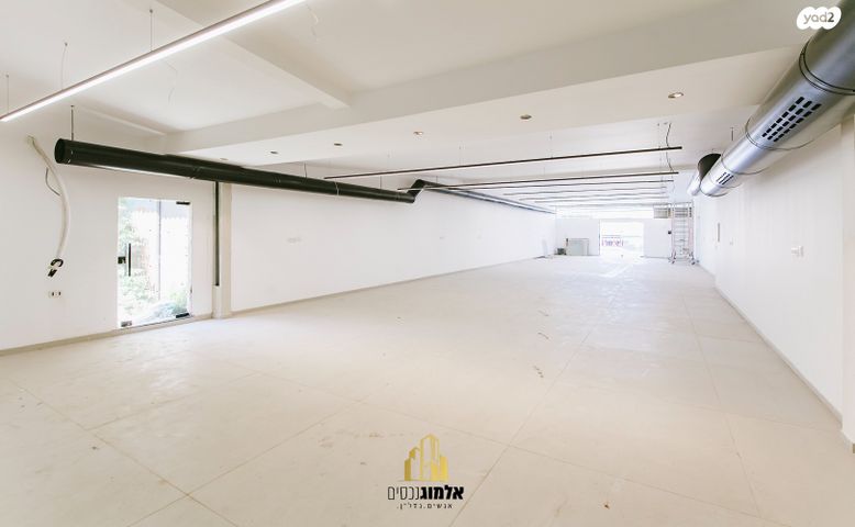 חנויות/ שטח מסחרי