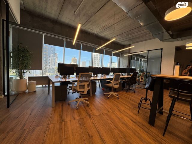 דרך מנחם בגין 144