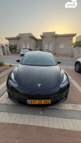 מודעת רכב טסלה מודל 3