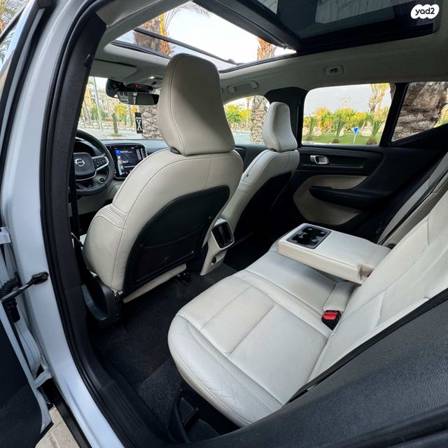 וולוו XC40