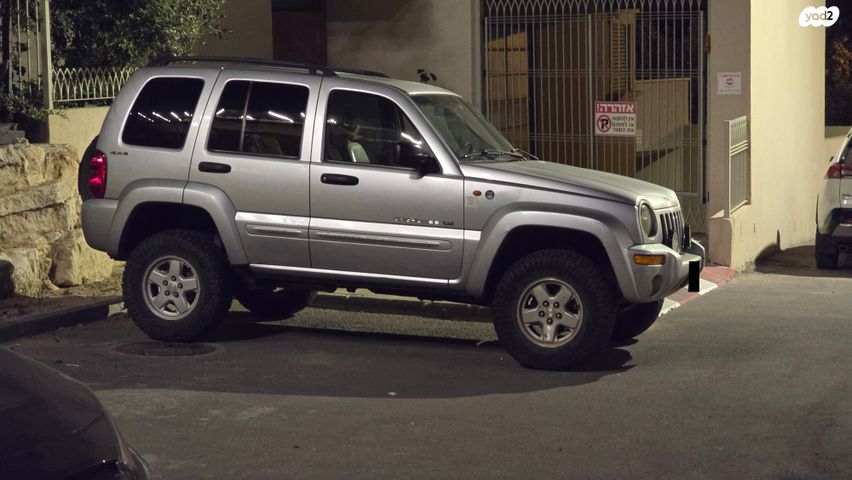 צ'ירוקי Limited אוט׳ בנזין 3.7 (211 כ״ס)