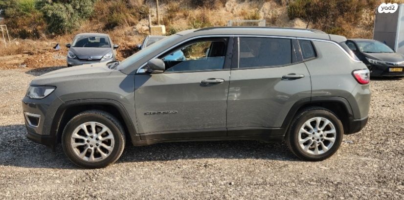 מודעת רכב ג'יפ קומפאס