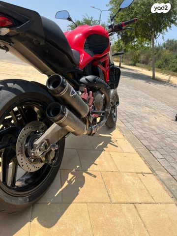 דוקאטי מונסטר 821