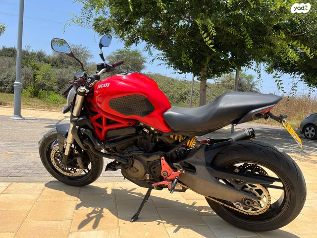 דוקאטי מונסטר 821