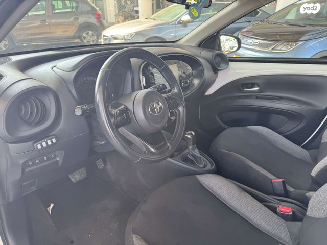 טויוטה אייגו X