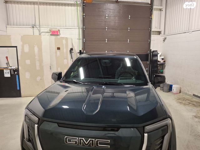 ג'י.אם.סי סיירה EV  