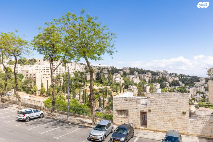 דירת גן, מרדכי אלקחי 23, ארמון הנציב, תלפיות מזרח, ירושלים