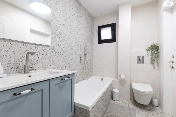 דירת גן, מרדכי אלקחי 23, ארמון הנציב, תלפיות מזרח, ירושלים