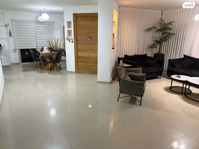 בית פרטי/ קוטג', אדוריים 157, צה"ל, קרית גת